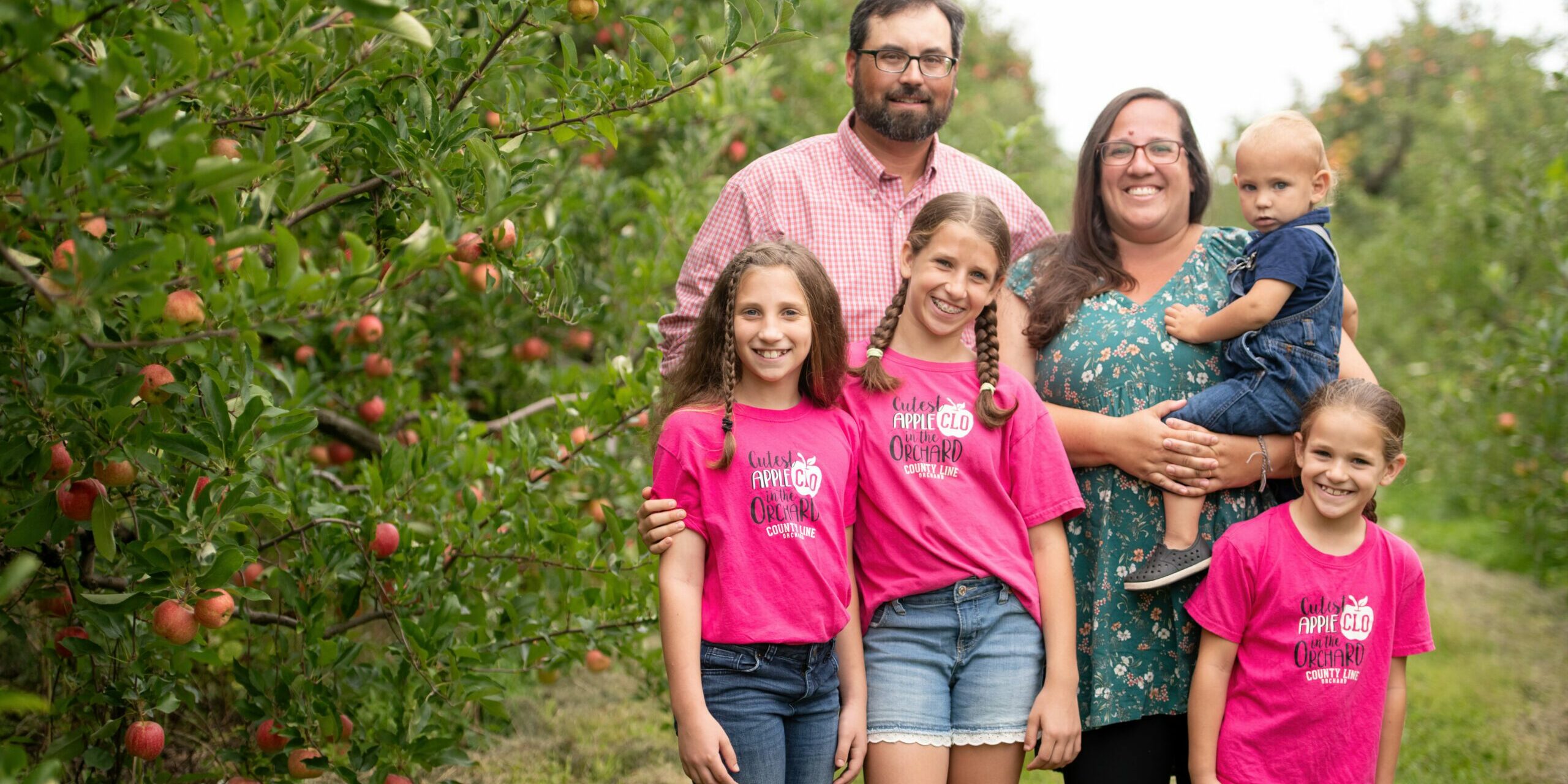 EEDIT-6081 (1) Kim and Wade Fluke of County Line Orchard in Kempton, PA pose for a picture.